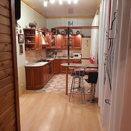 Куренiвський Двiр Kyiv Exterior photo