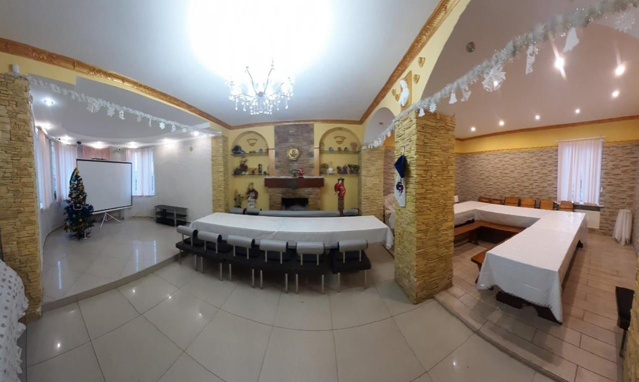 Куренiвський Двiр Kyiv Exterior photo