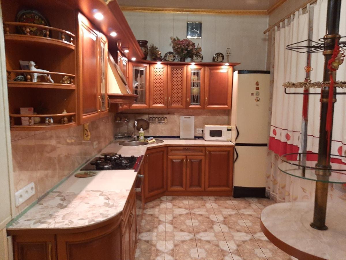 Куренiвський Двiр Kyiv Exterior photo